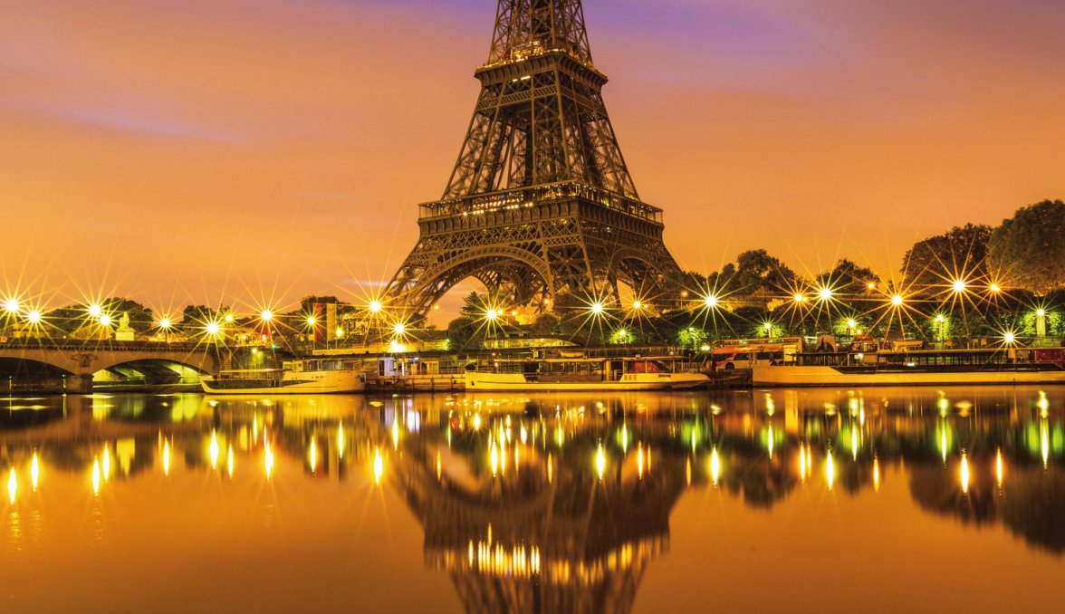 Eiffelturm am Abend in Paris &copy; rochagneux-fotolia.com
