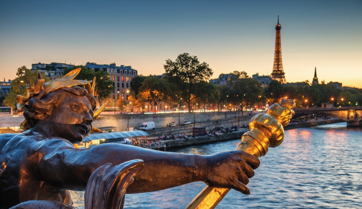 Blick von der Pont Alexandre III in Paris &copy; tichr-fotolia.com