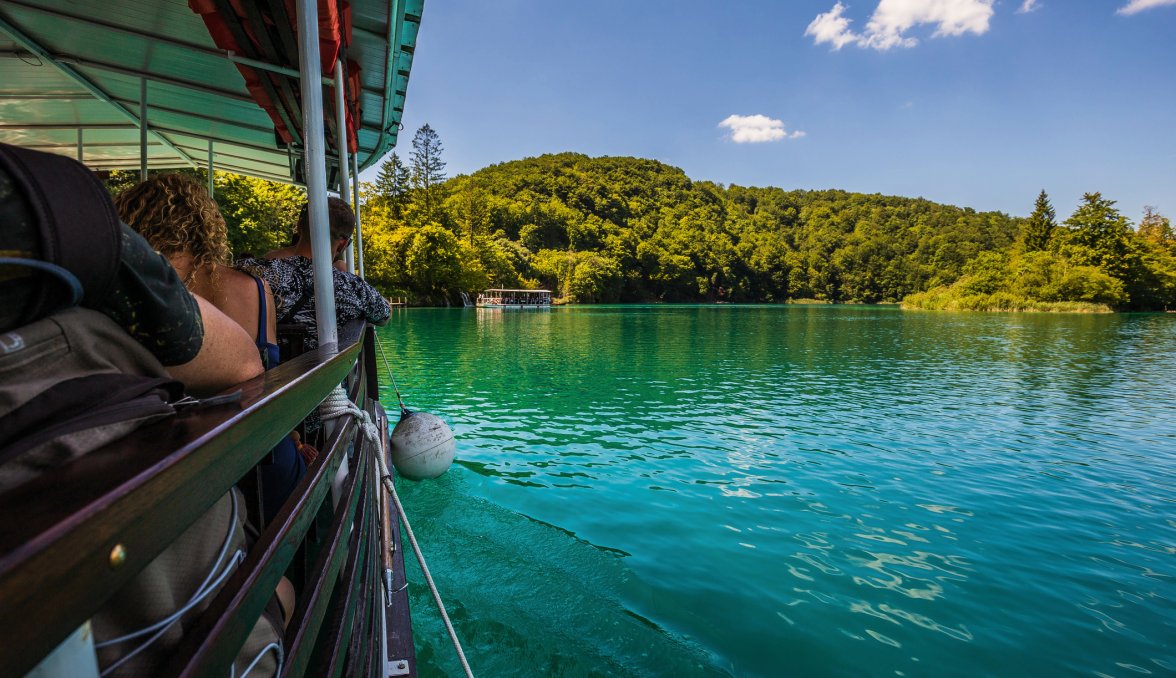 Bootsfahrt im Nationalpark Plitvicer Seen &copy; cegli - stock.adobe.com