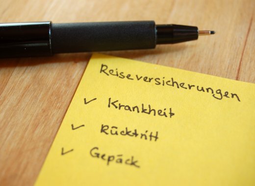 Checkliste Reiseversicherungen &copy; thingamajiggs - stock.adobe.com